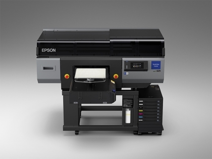 Epson SureColor SC-F3000 високопроизводителен принтер за директен печат върху светли и тъмни тениски с бяло мастило