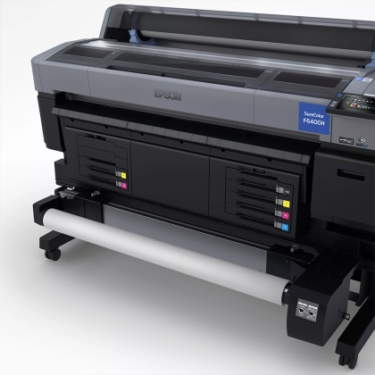 Epson SC-F6400H сублимационен принтер, показан без сублимационна хартия, конфигурация CMYK + Оранжево и Виолетово сублимационни мастила